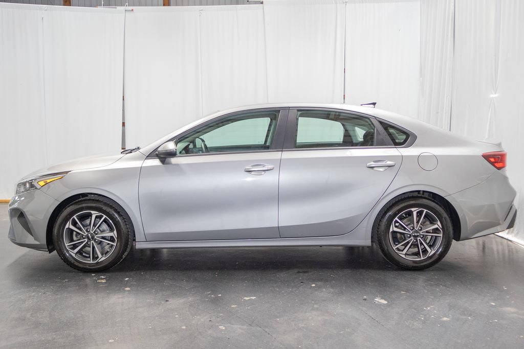 Used 2023 Kia Forte LXS w/ LXS Technology Package FWD image 5