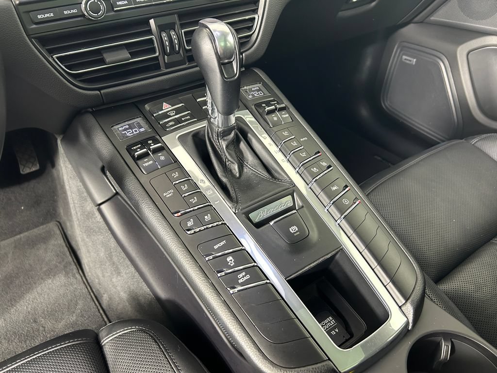 Certified 2019 Porsche Macan AWD/4WD image 20