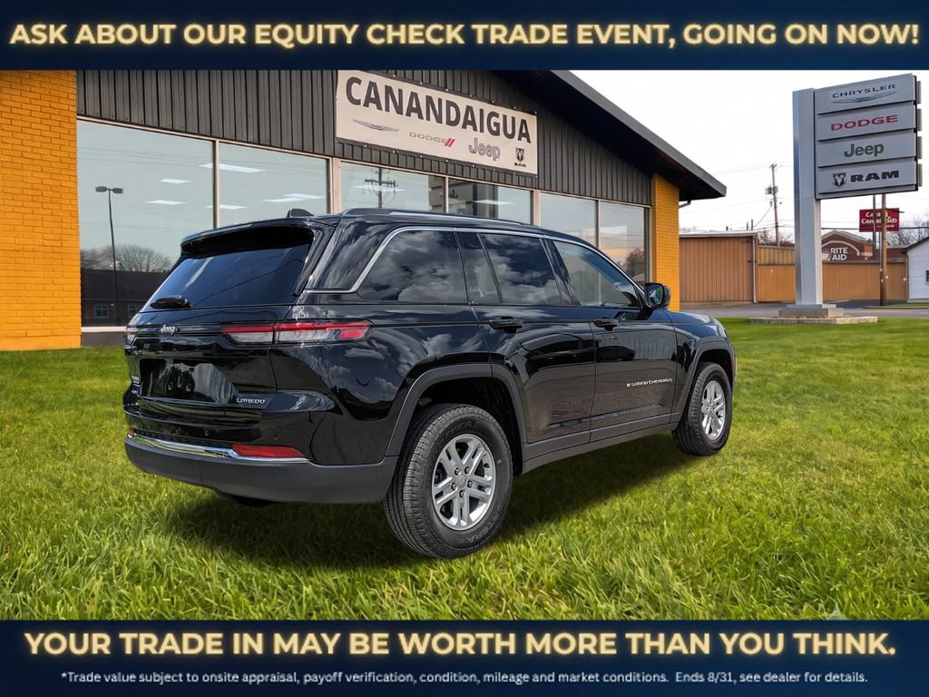 Used 2023 Jeep Grand Cherokee Laredo AWD/4WD image 11