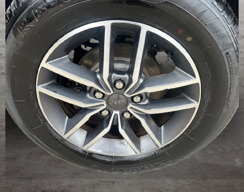 Used 2020 Jeep Grand Cherokee Limited AWD/4WD image 19