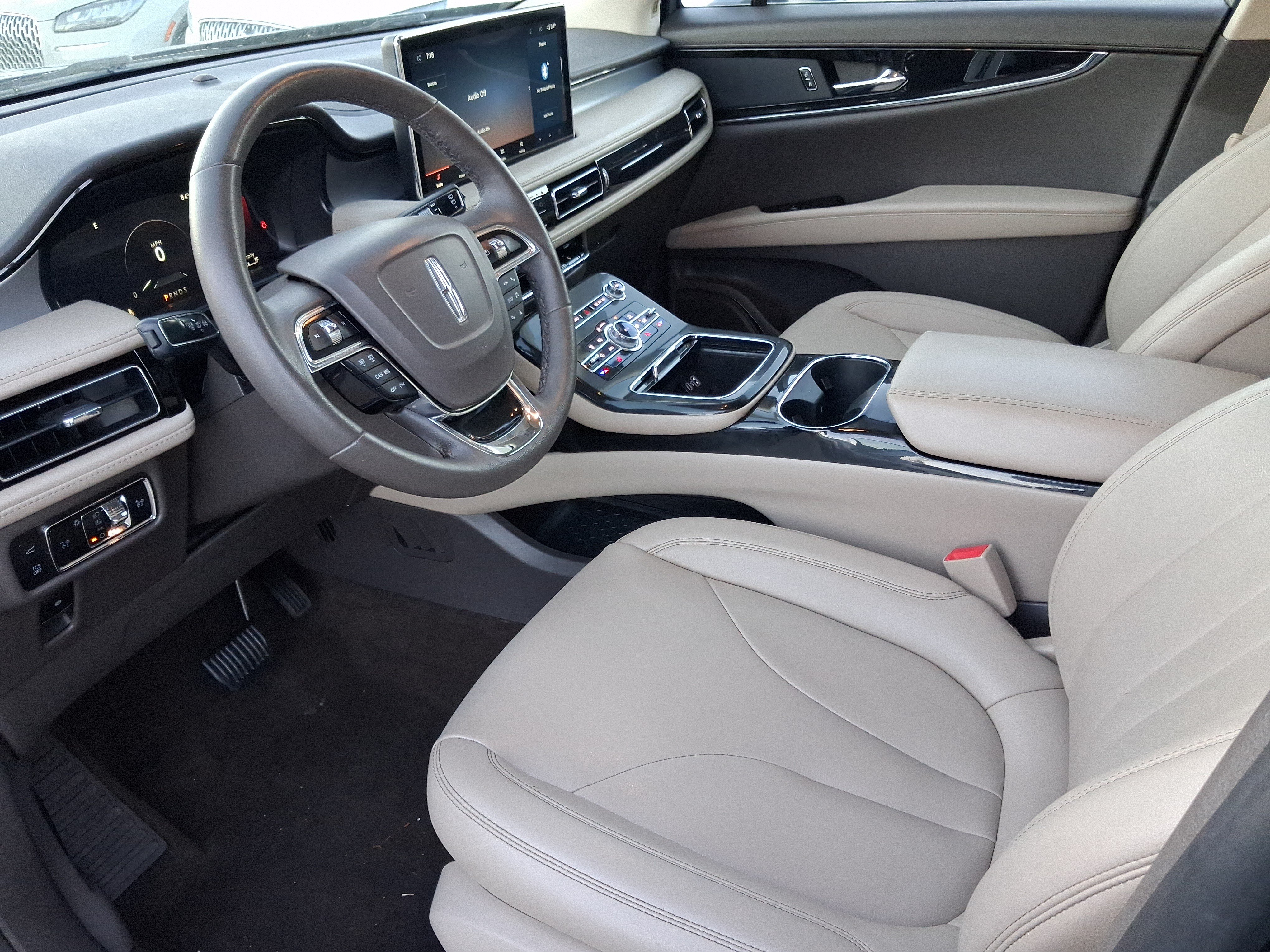 Used 2023 Lincoln Nautilus FWD image 11