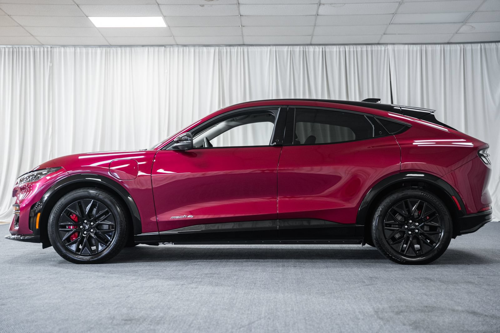 Certified 2025 Ford Mustang Mach-E Premium w/ Sport Appearance Package AWD/4WD image 4
