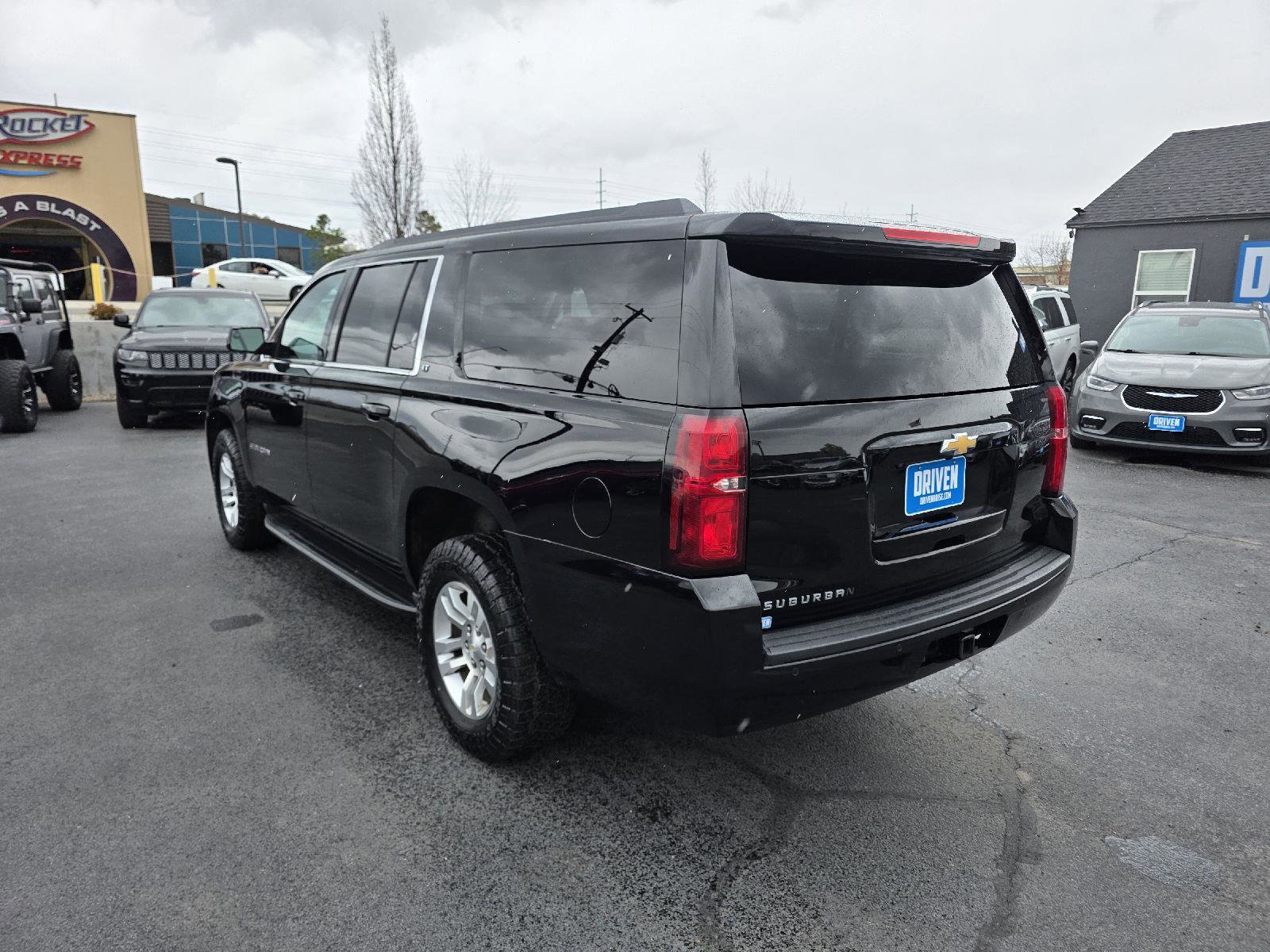 Used 2018 Chevrolet Suburban LT image 7