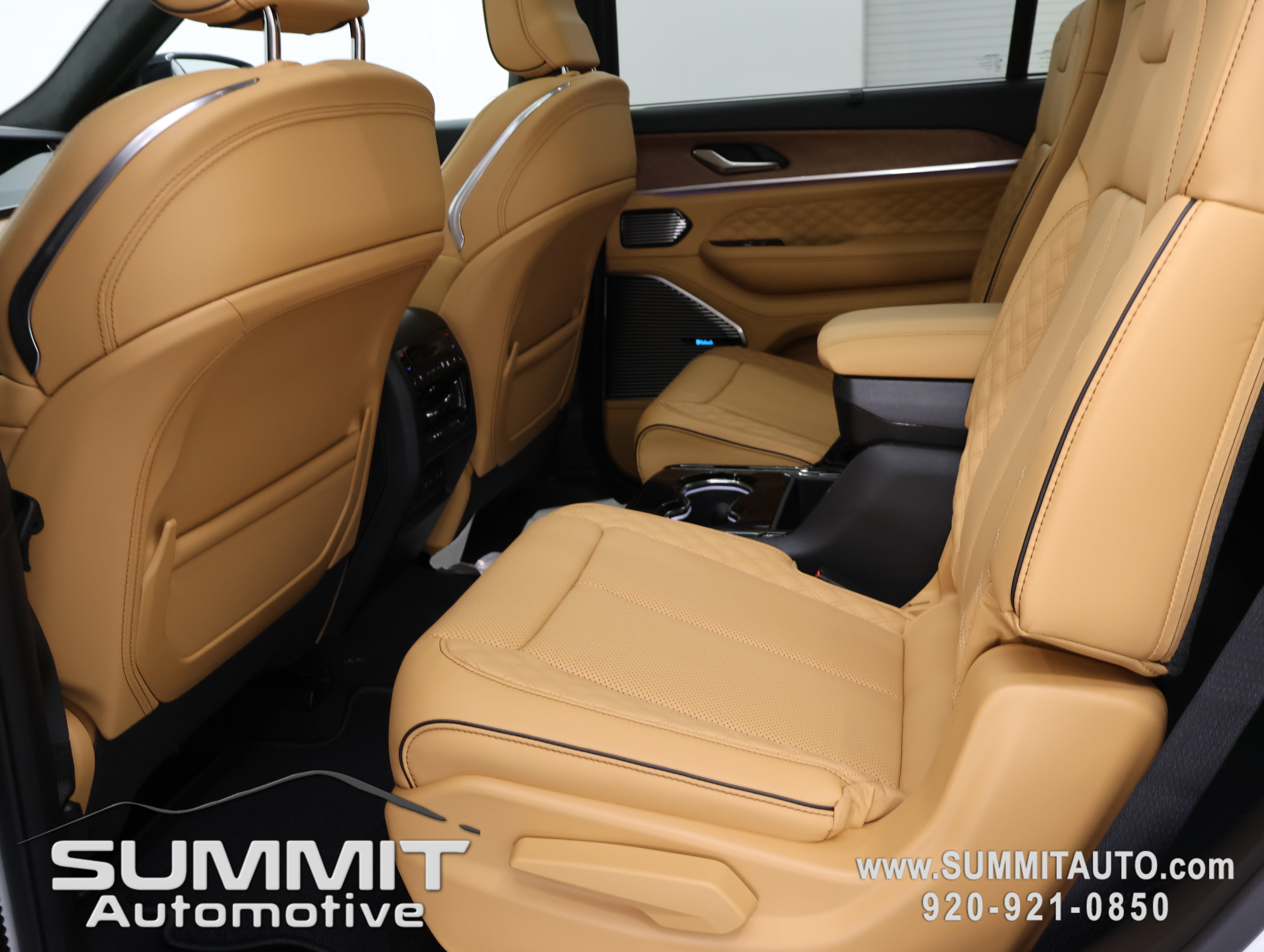 New 2026 Jeep Grand Cherokee L Summit w/ Obsidian Package AWD/4WD image 40
