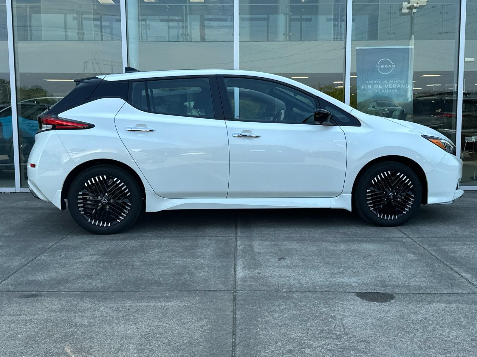 Used 2025 Nissan Leaf SV Plus FWD image 2