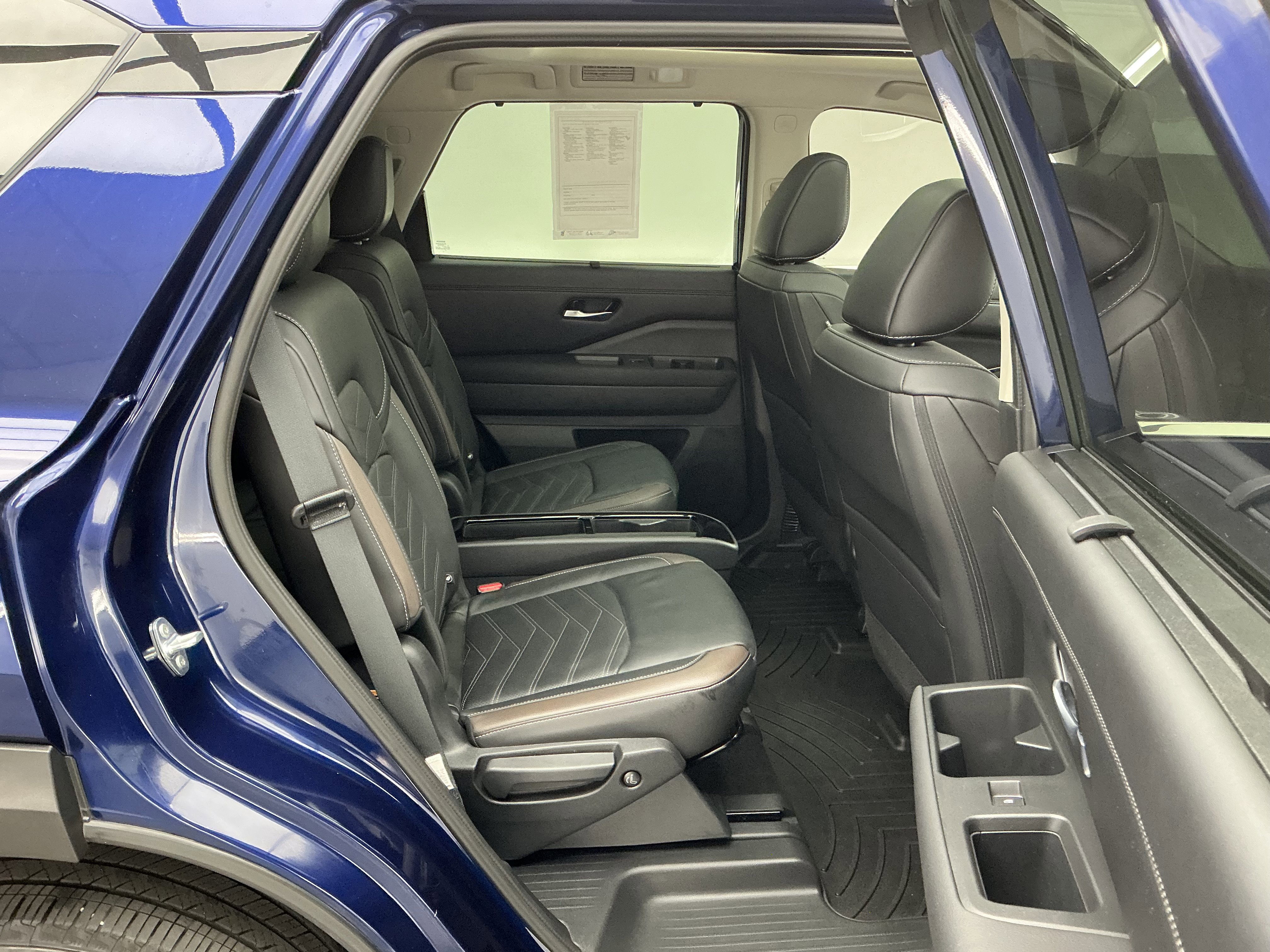 Used 2024 Nissan Pathfinder Platinum image 22