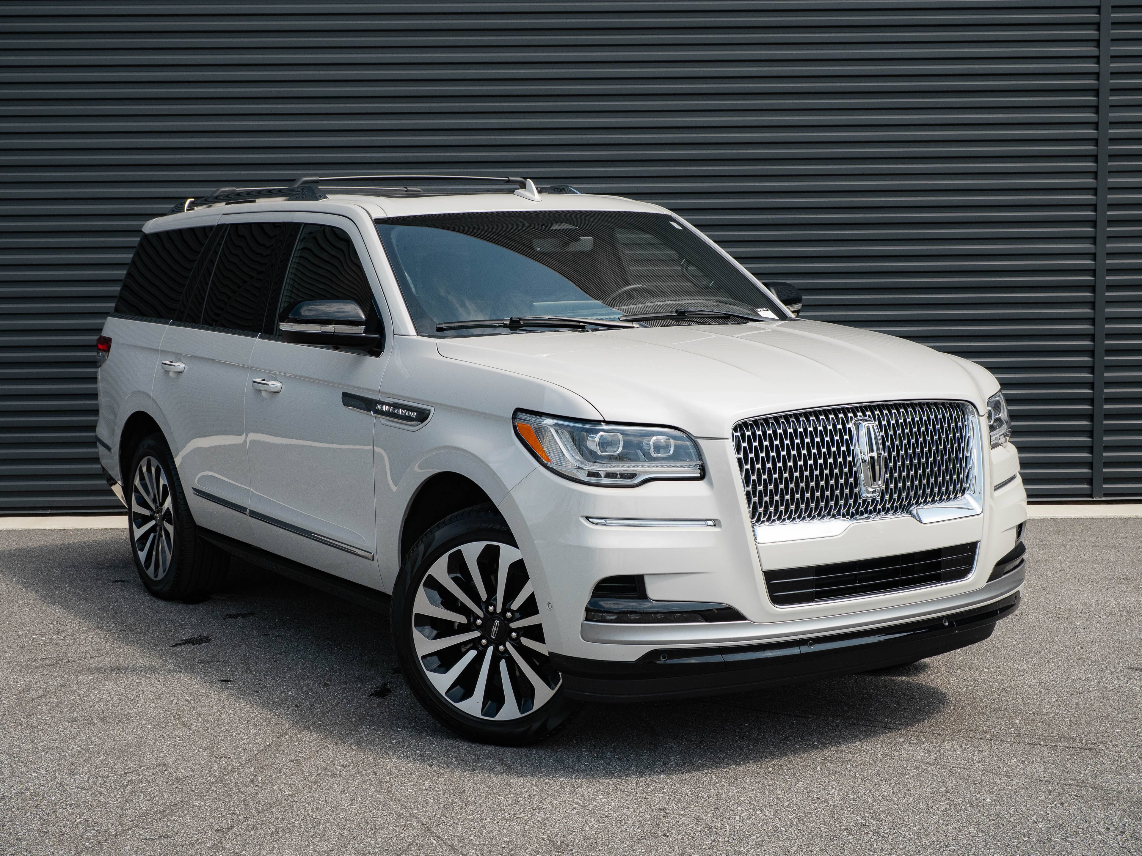 Used 2024 Lincoln Navigator Reserve AWD/4WD image 25