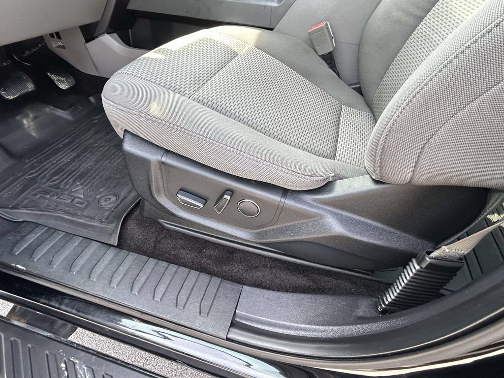 Used 2018 Ford F150 XLT w/ Equipment Group 302A Luxury AWD/4WD image 18
