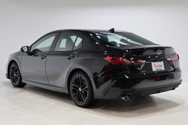 Used 2025 Toyota Camry SE FWD image 6
