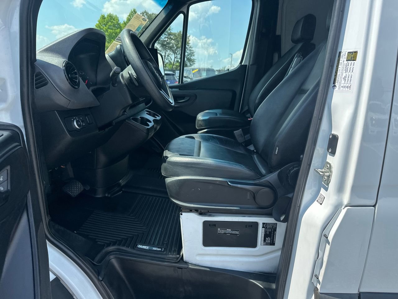 Used 2022 Mercedes-Benz Sprinter 2500 image 9