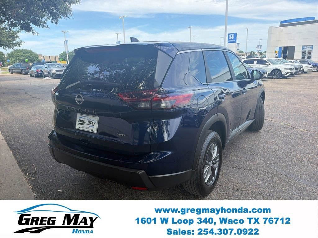 Used 2026 Nissan Rogue SV AWD/4WD image 3