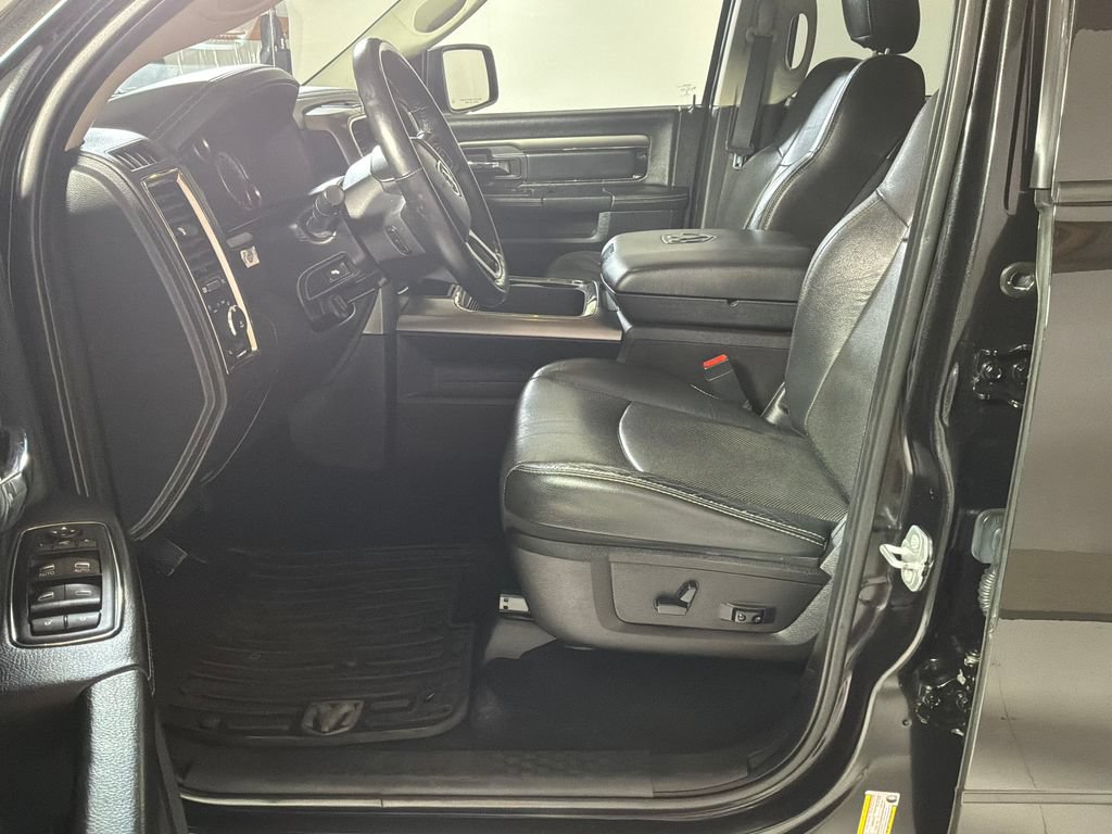 Used 2015 RAM 1500 Sport w/ Black Ram 1500 Sport Group AWD/4WD image 9