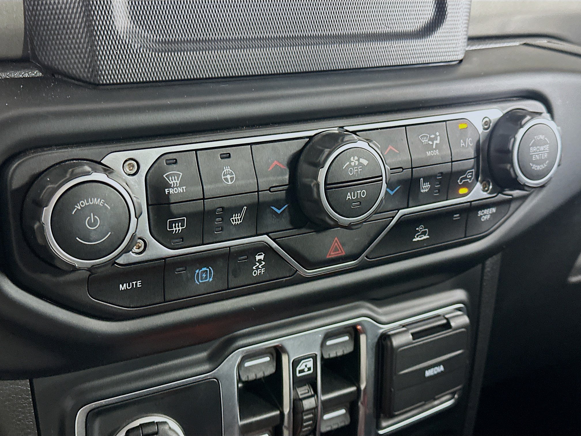 Used 2023 Jeep Wrangler Unlimited w/ Cold Weather Group AWD/4WD image 23