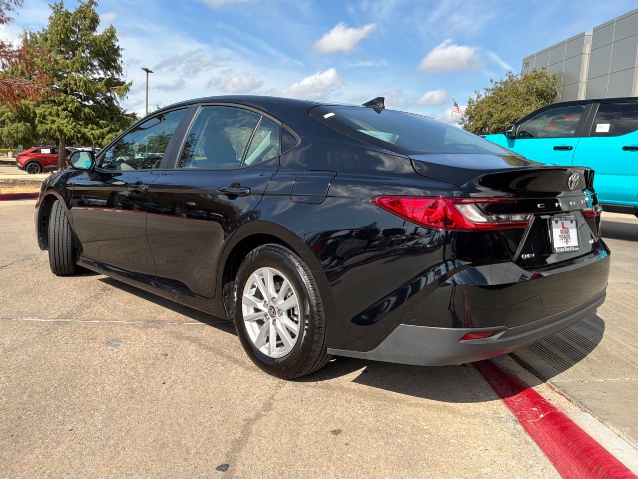 Used 2026 Toyota Camry LE FWD image 8