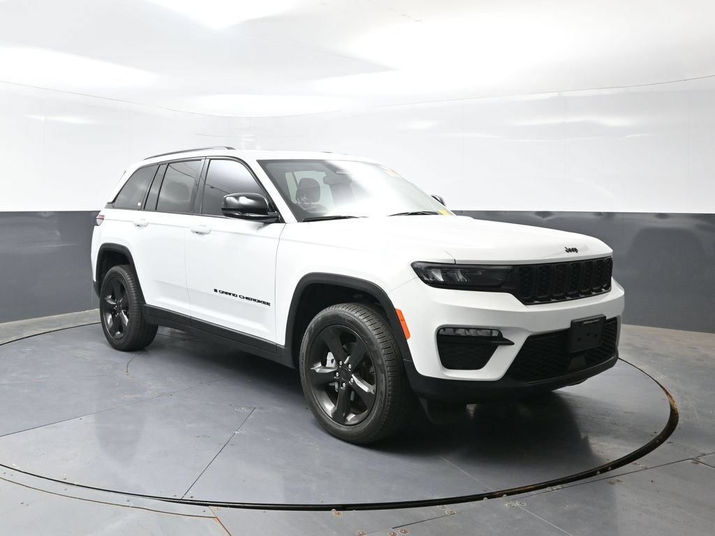 Used 2023 Jeep Grand Cherokee Limited w/ Black Appearance Package AWD/4WD image 5