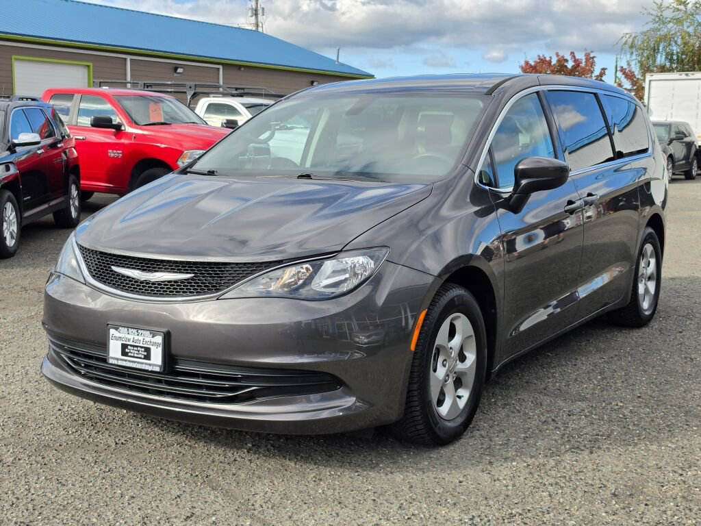 Used 2017 Chrysler Pacifica LX w/ Tire & Wheel Group FWD image 3
