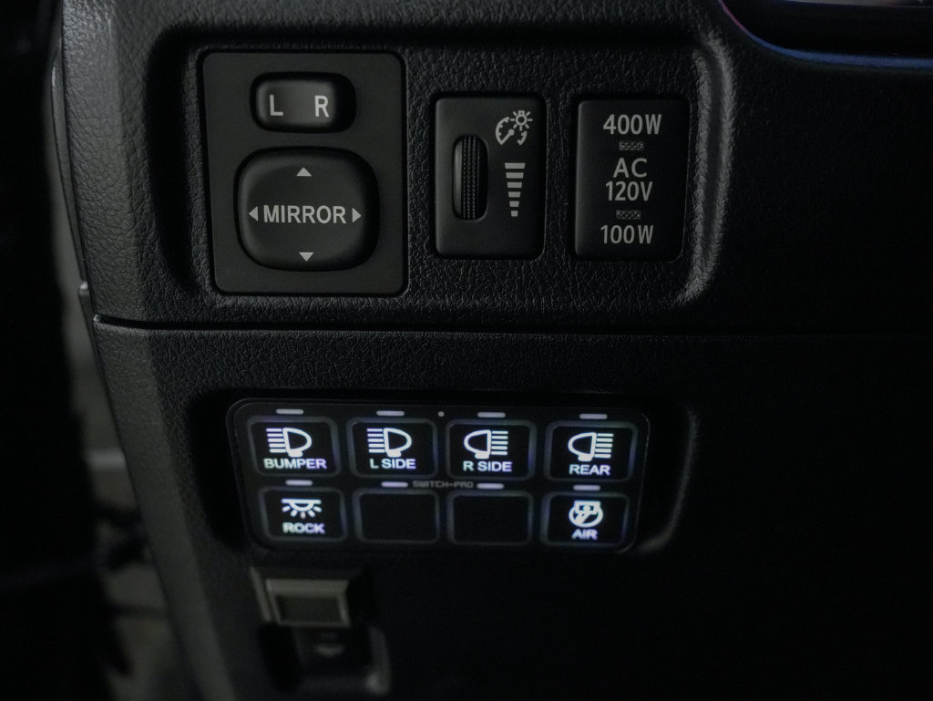 Used 2018 Toyota 4Runner TRD Off-Road Premium AWD/4WD image 19