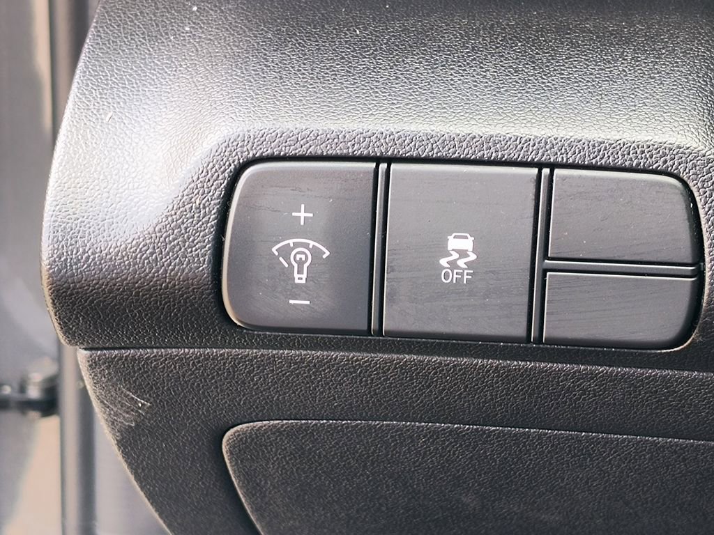 Used 2024 Hyundai Elantra Limited image 23