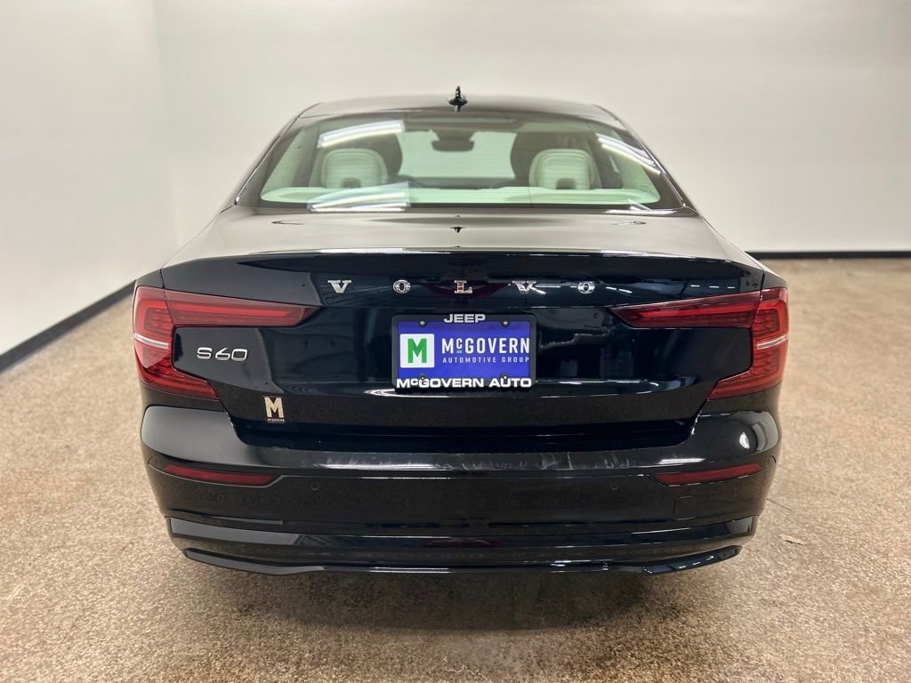 Used 2023 Volvo S60 T8 Plus image 4