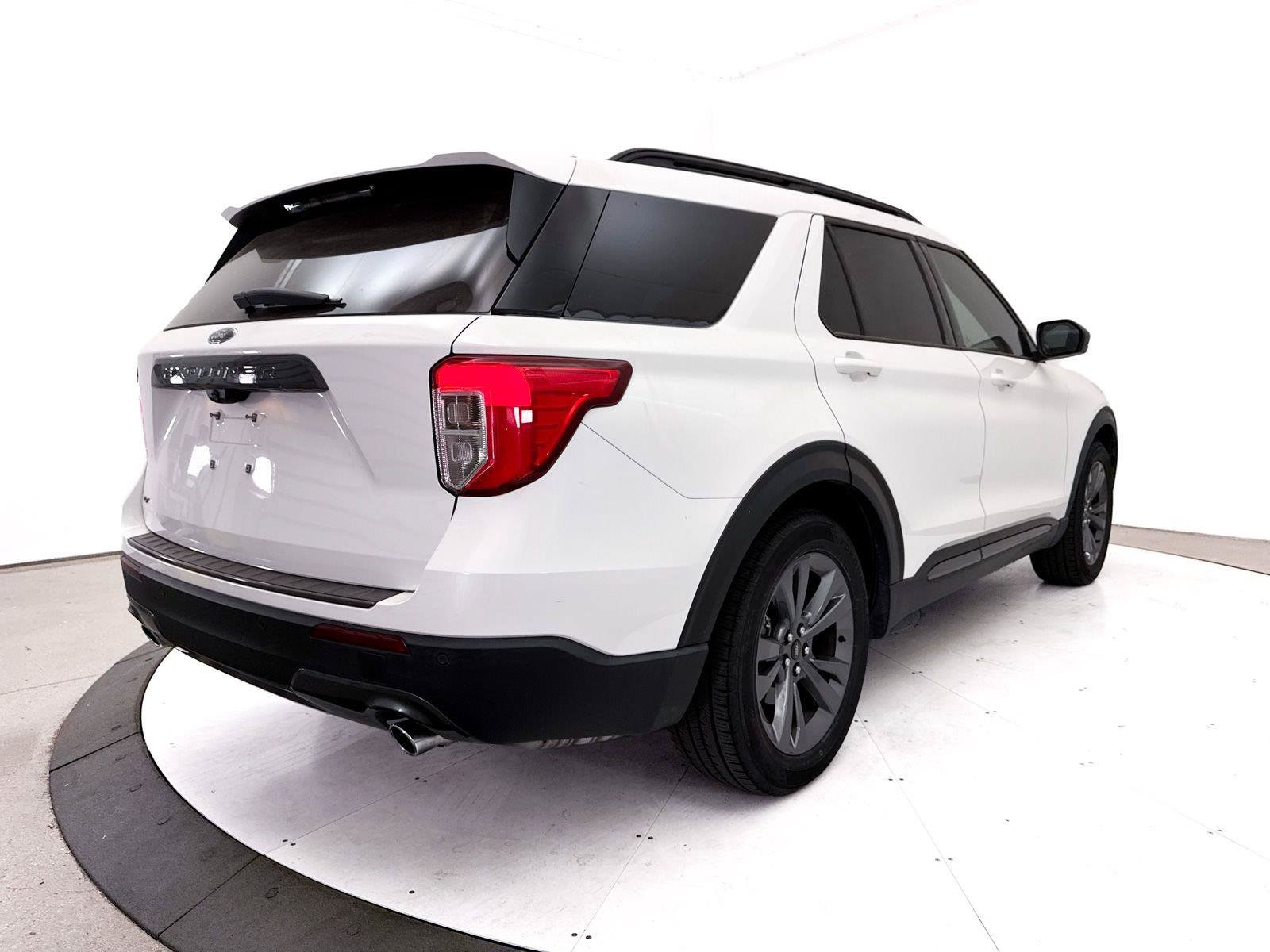 Used 2021 Ford Explorer XLT w/ Equipment Group 202A RWD image 18