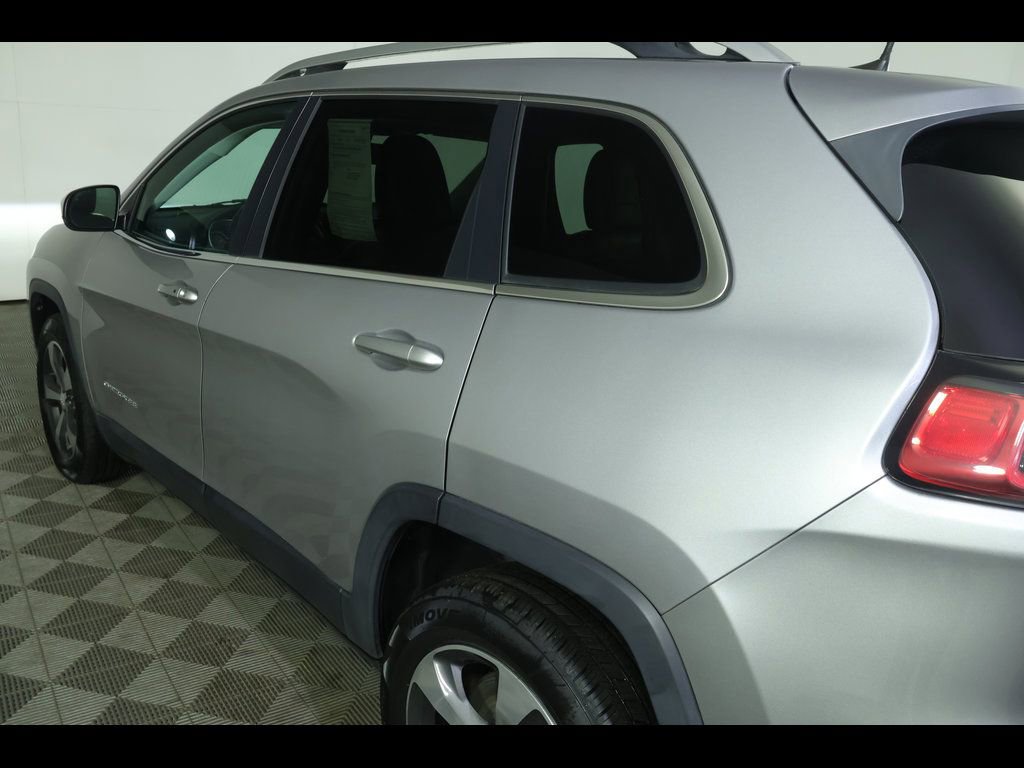 Used 2019 Jeep Cherokee Limited image 18