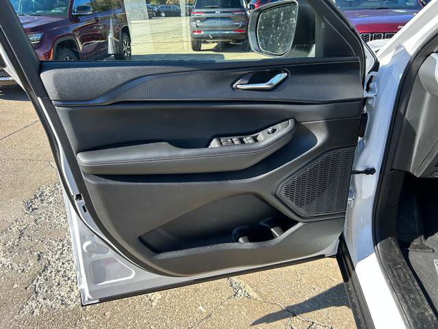 New 2025 Jeep Grand Cherokee image 7