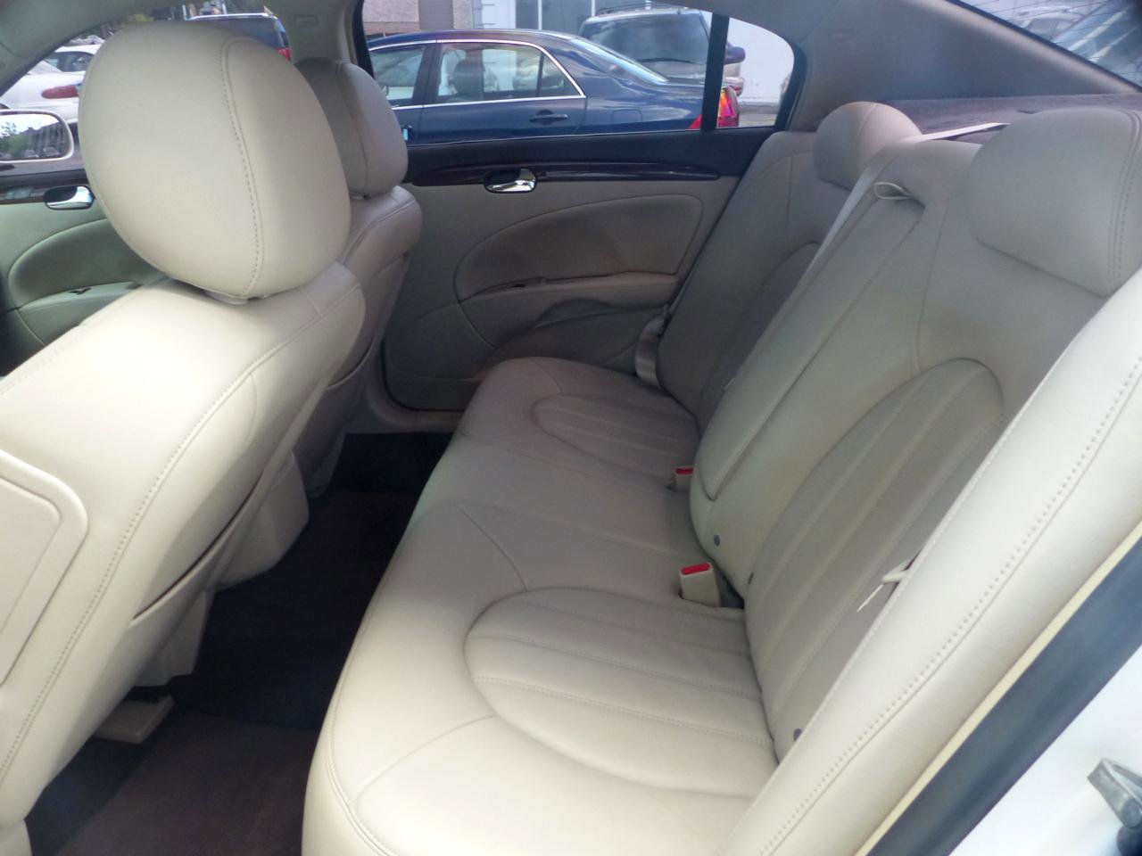 Used 2009 Buick Lucerne CXL FWD image 10