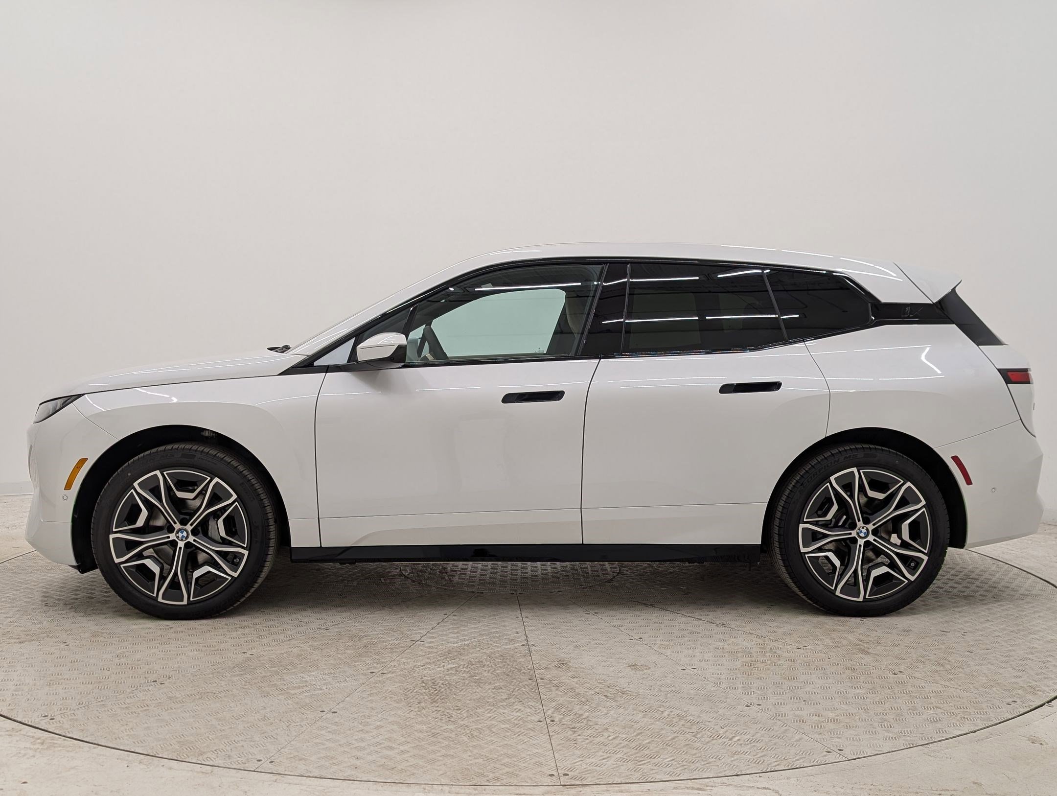 New 2026 BMW iX xDrive45 w/ Executive Package image 2