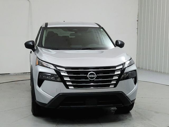 Used 2025 Nissan Rogue S image 2