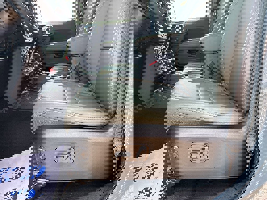 New 2025 Jeep Gladiator Mojave w/ Convenience Group image 16