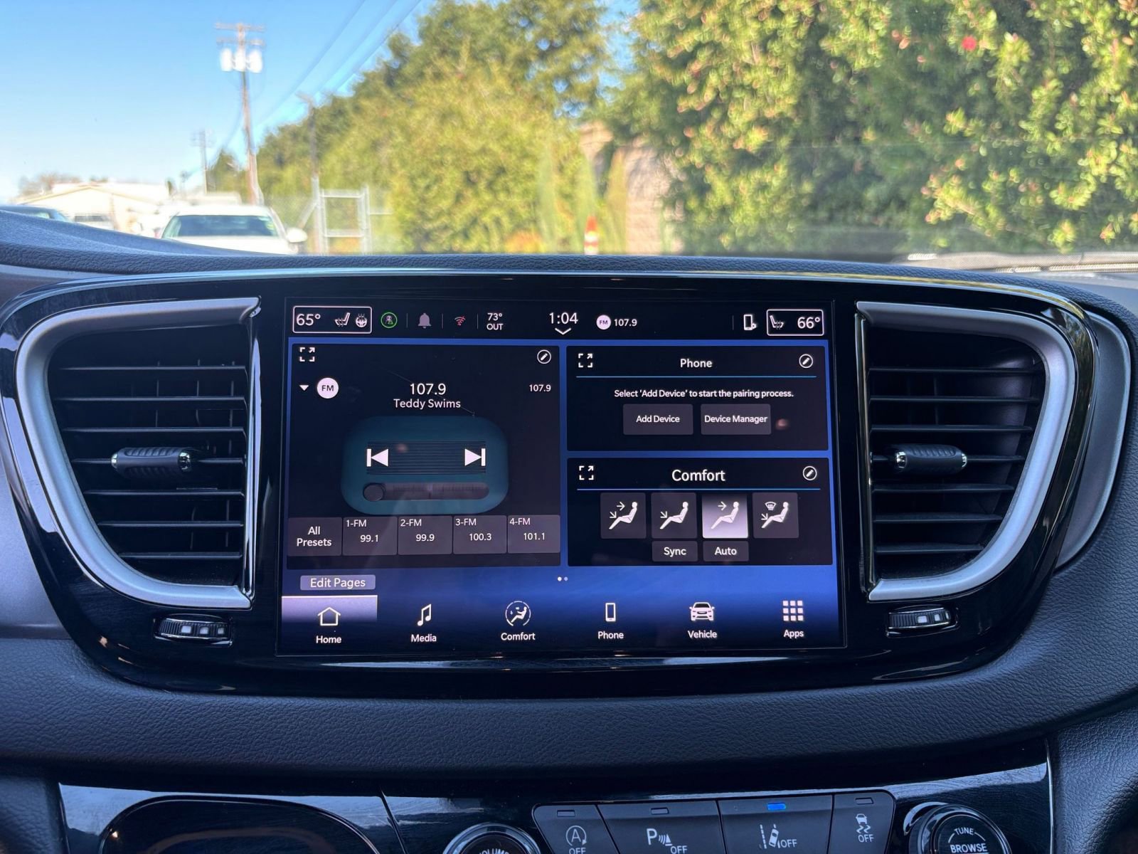 Used 2025 Chrysler Pacifica Select image 20