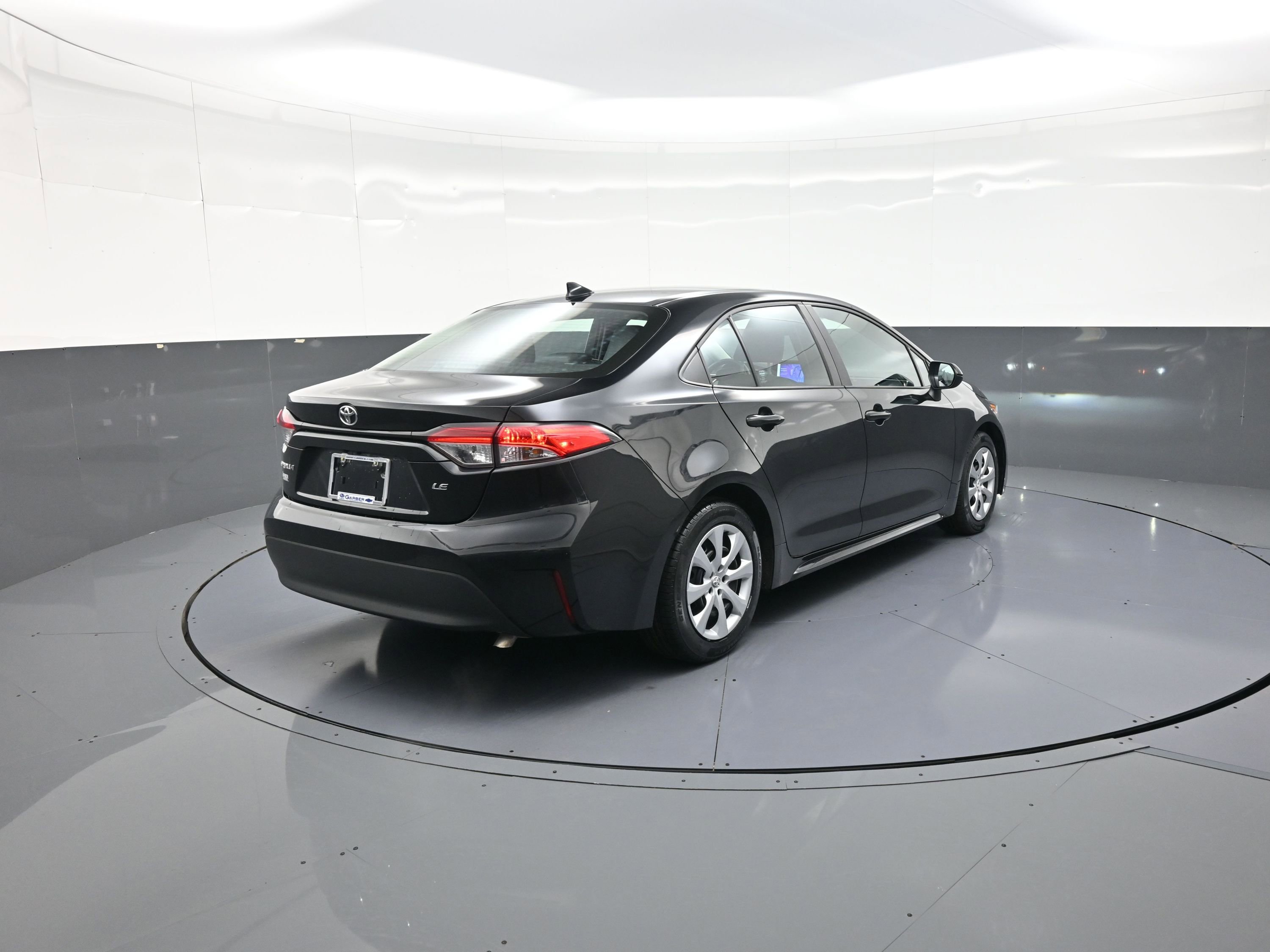 Used 2023 Toyota Corolla LE image 3