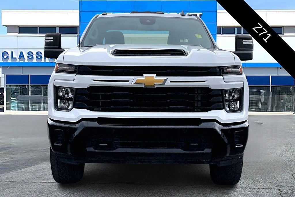 Used 2025 Chevrolet Silverado 2500 Custom w/ Custom Value Package image 2