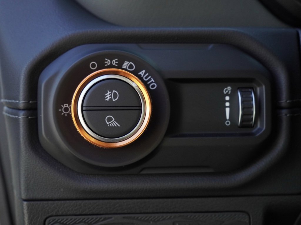 Used 2024 Jeep Gladiator Mojave w/ Convenience Group image 12