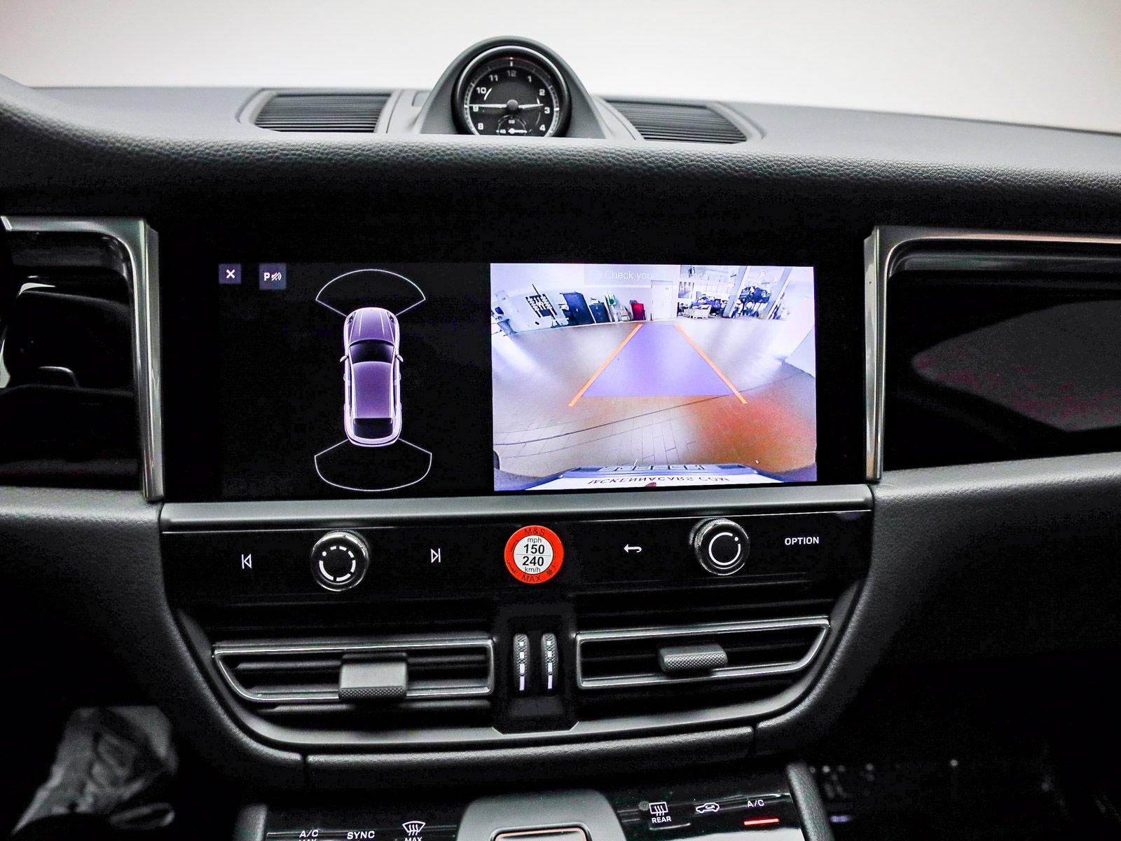 Certified 2026 Porsche Macan AWD/4WD image 30