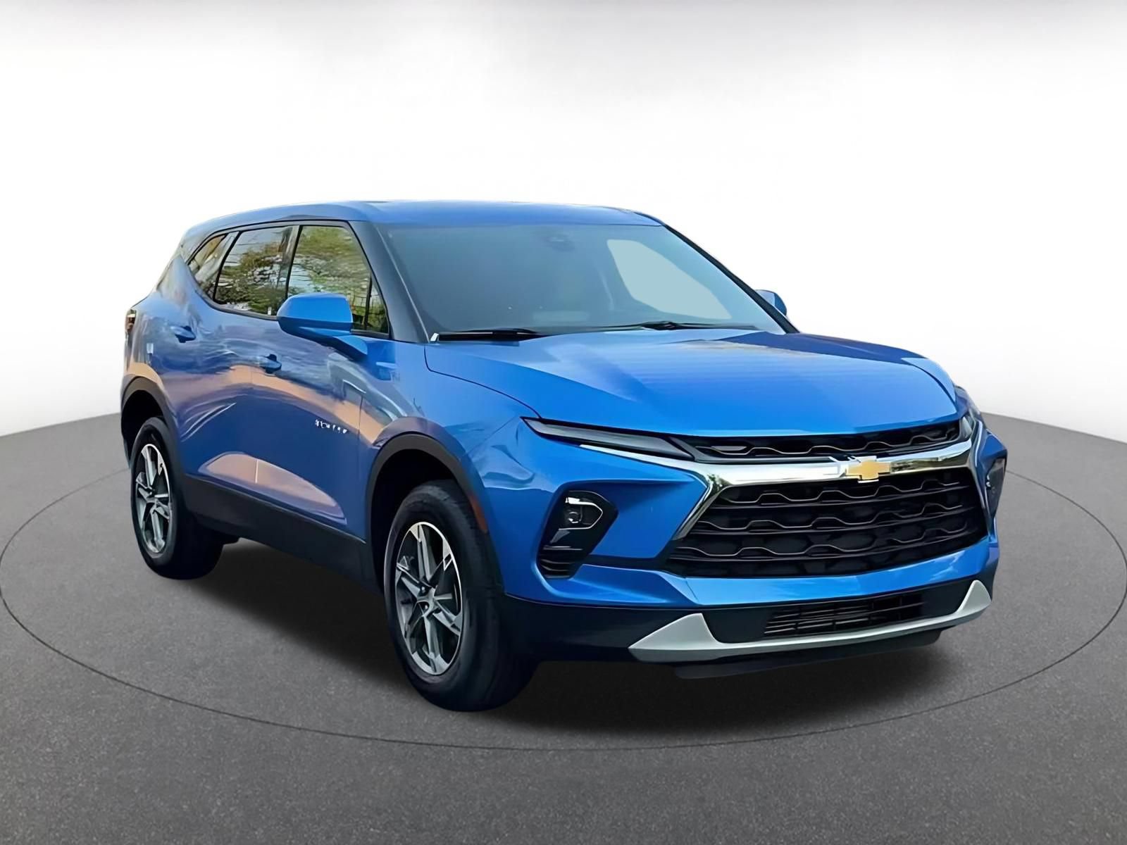 Used 2026 Chevrolet Blazer LT FWD image 3
