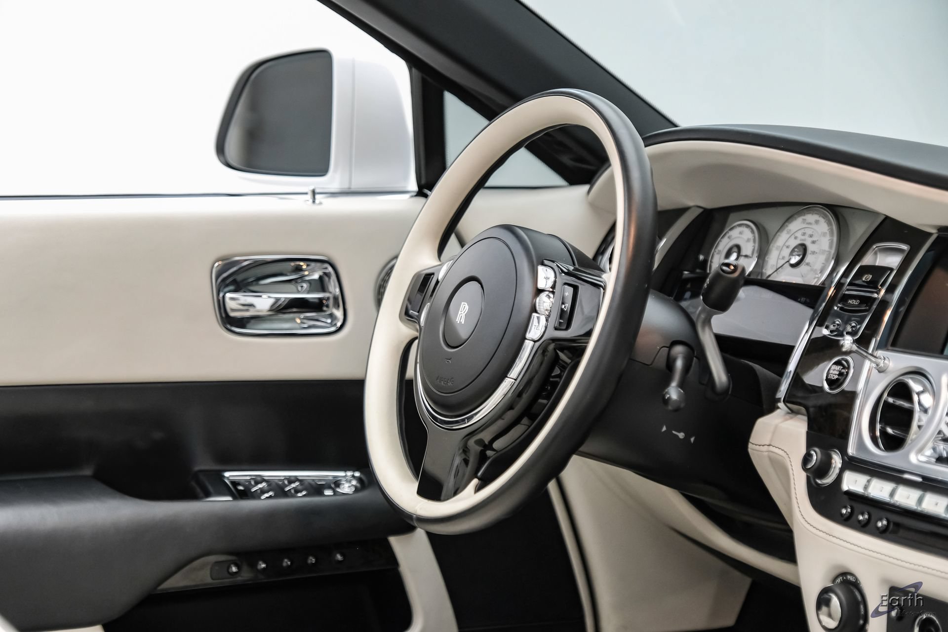 Used 2017 Rolls-Royce Dawn RWD image 62