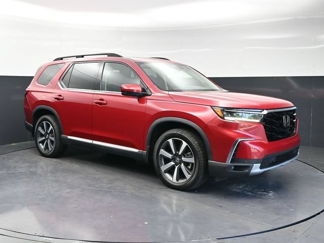 Used 2023 Honda Pilot Touring image 3