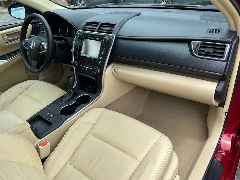 Used 2015 Toyota Camry XLE w/ Advanced Technology Package FWD image 24