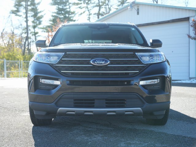 Used 2022 Ford Explorer XLT w/ Equipment Group 202A image 3