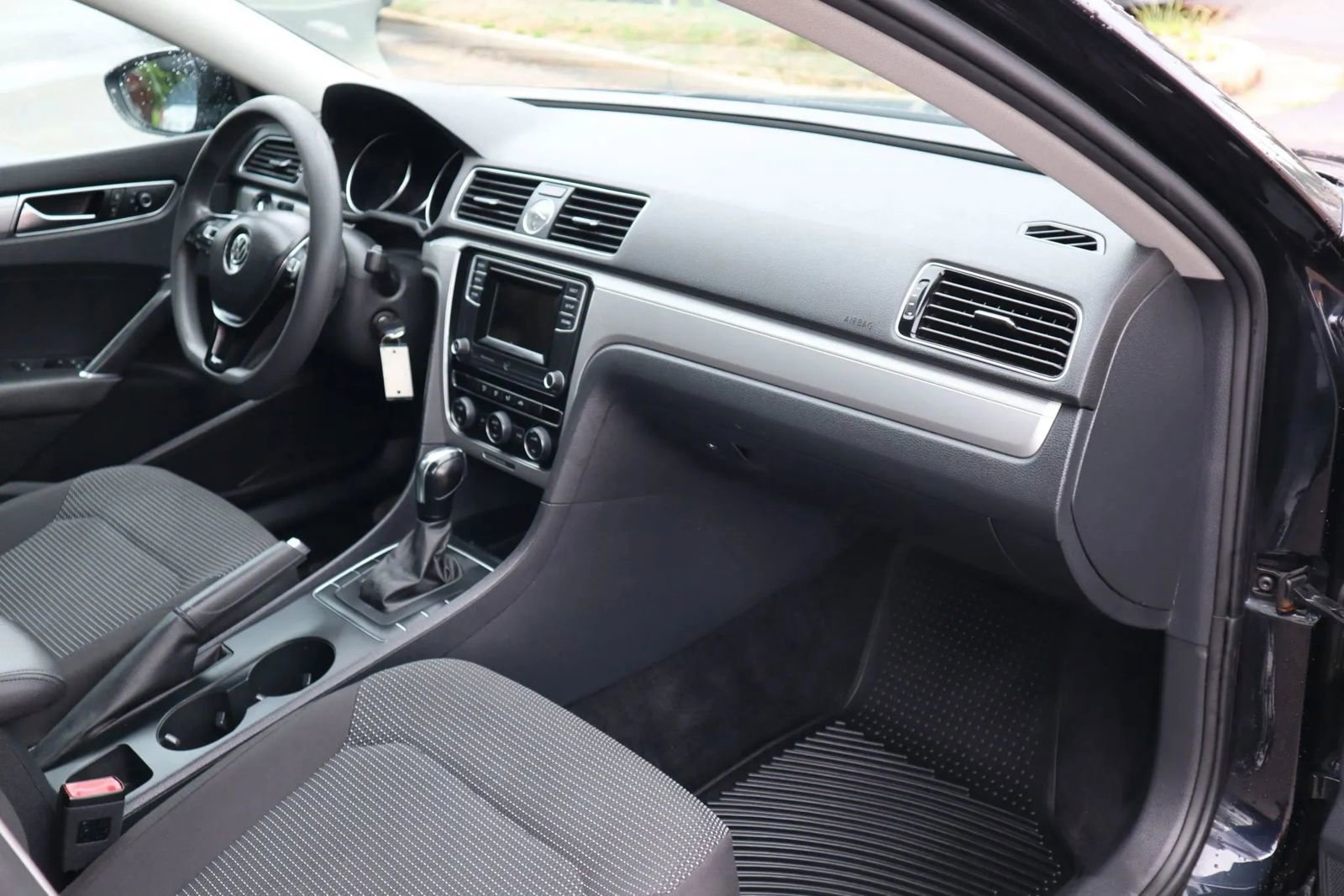 Used 2017 Volkswagen Passat 1.8T S image 14