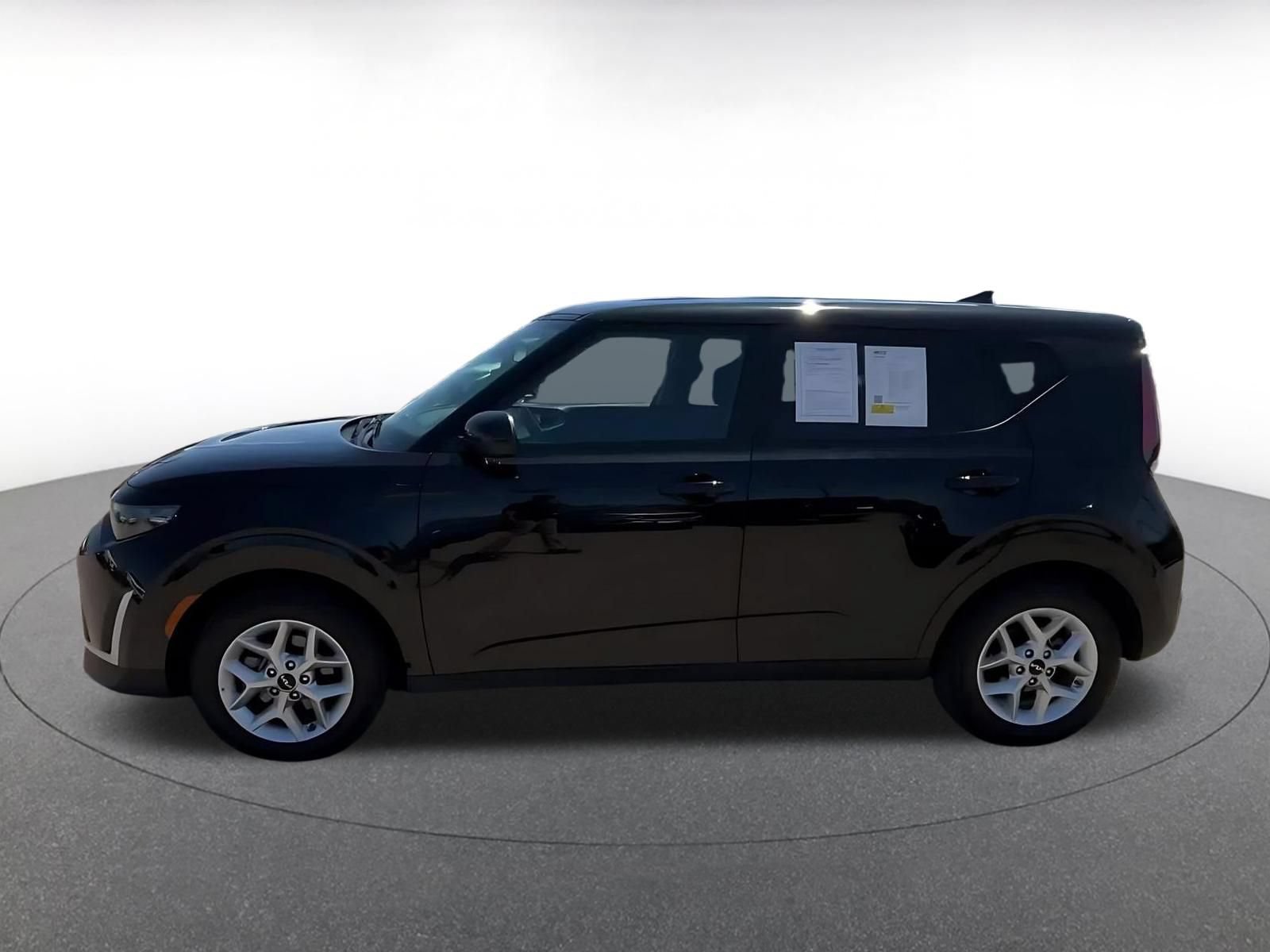 Used 2025 Kia Soul LX w/ LX Technology Package FWD image 7
