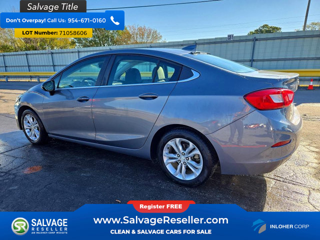 Used 2019 Chevrolet Cruze LT w/ Convenience Package FWD image 3