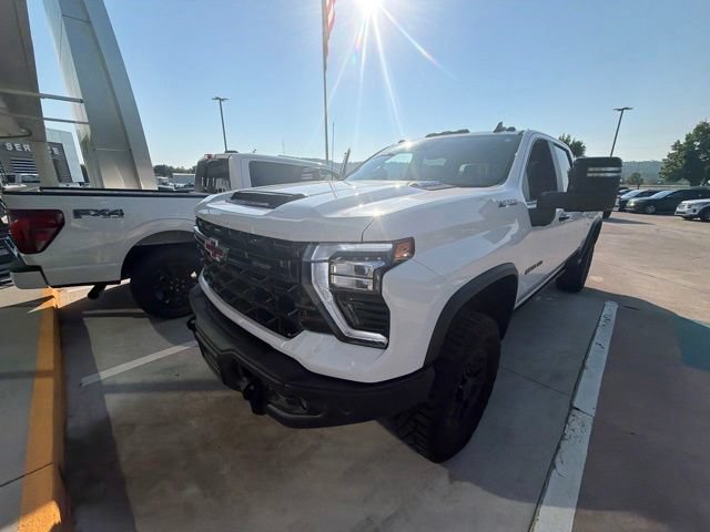 Used 2025 Chevrolet Silverado 2500 ZR2 w/ ZR2 Bison Edition AWD/4WD image 2