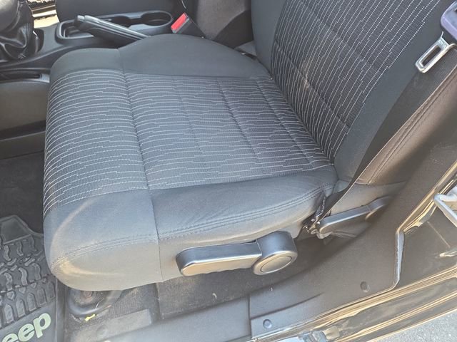 Used 2012 Jeep Wrangler Unlimited Sport AWD/4WD image 23
