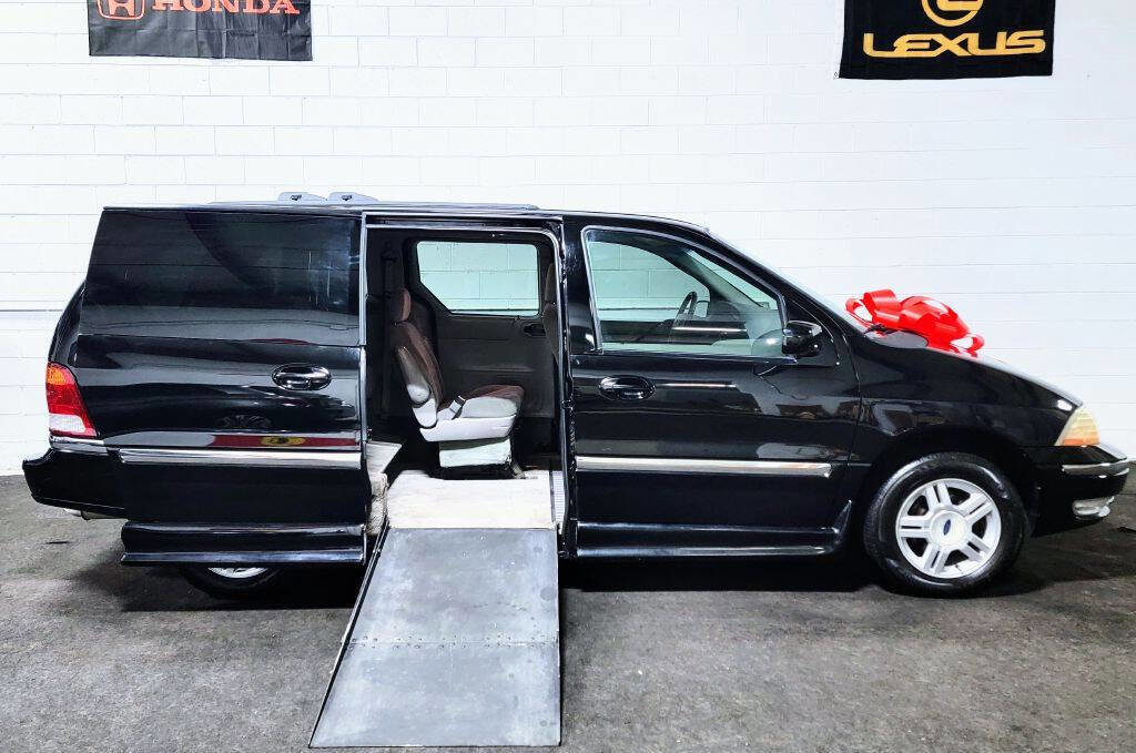 Used 2003 Ford Windstar SE image 2