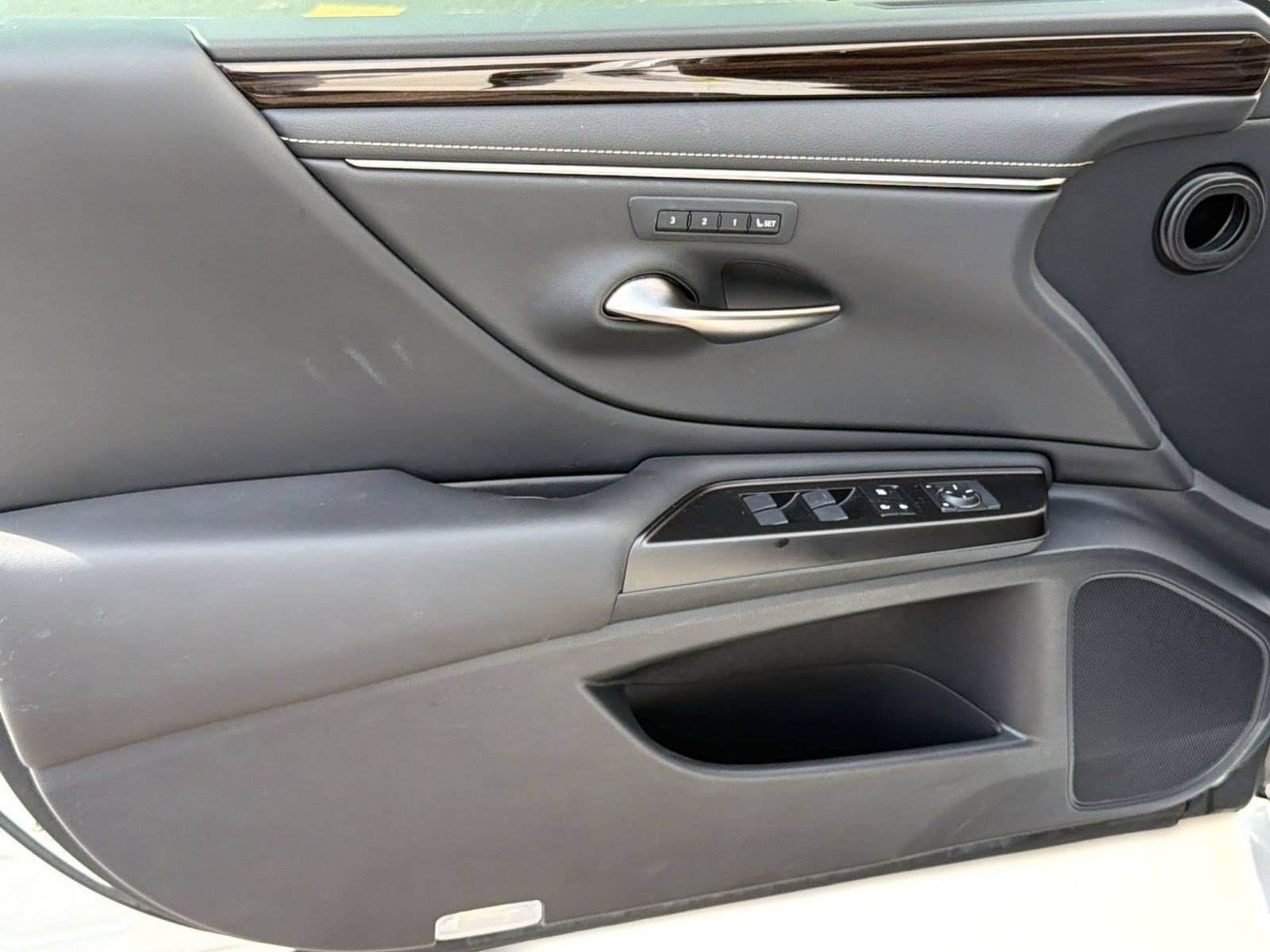 Used 2019 Lexus ES 300h w/ Premium Package FWD image 12