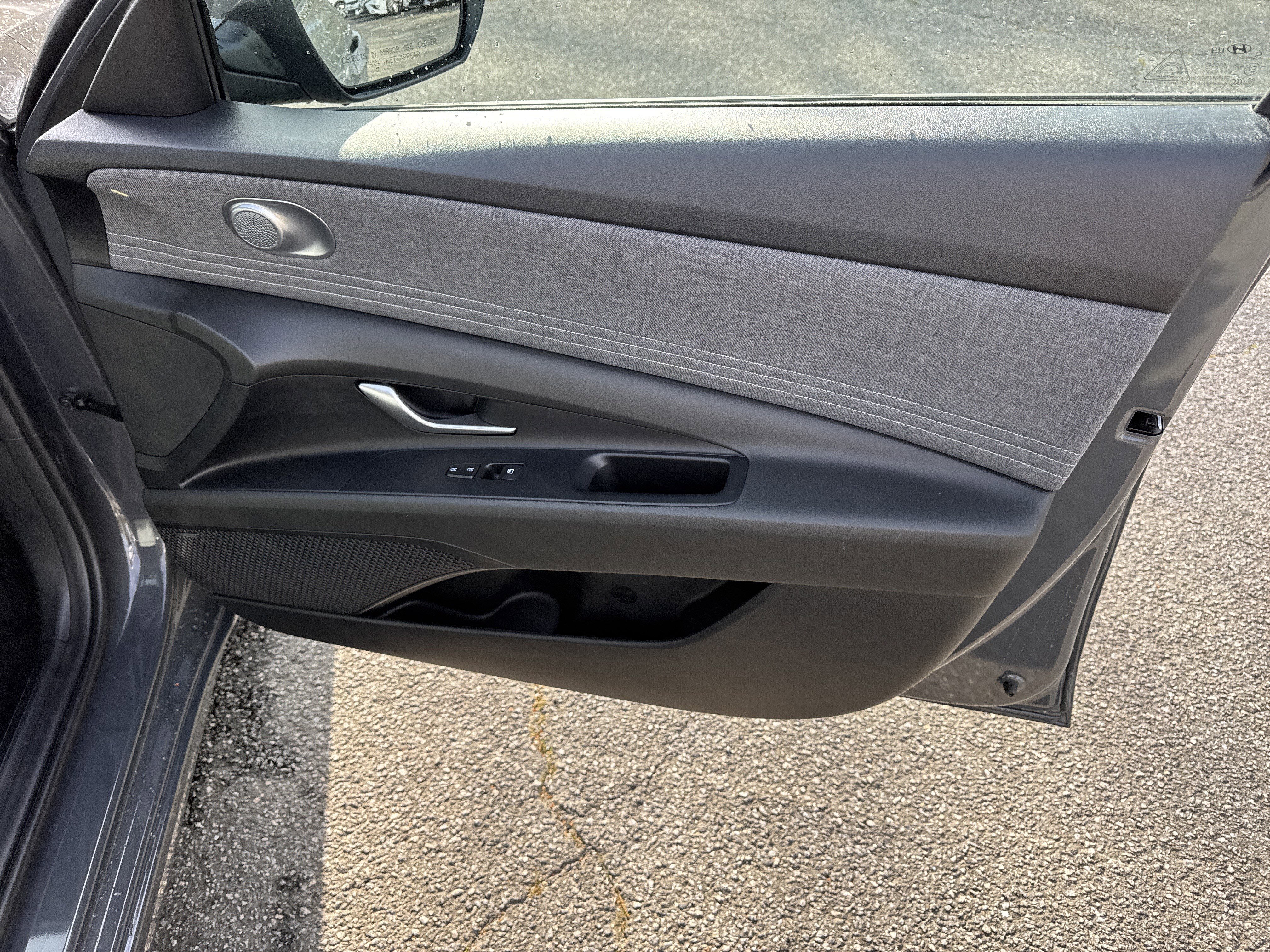 Used 2023 Hyundai Elantra Limited image 14