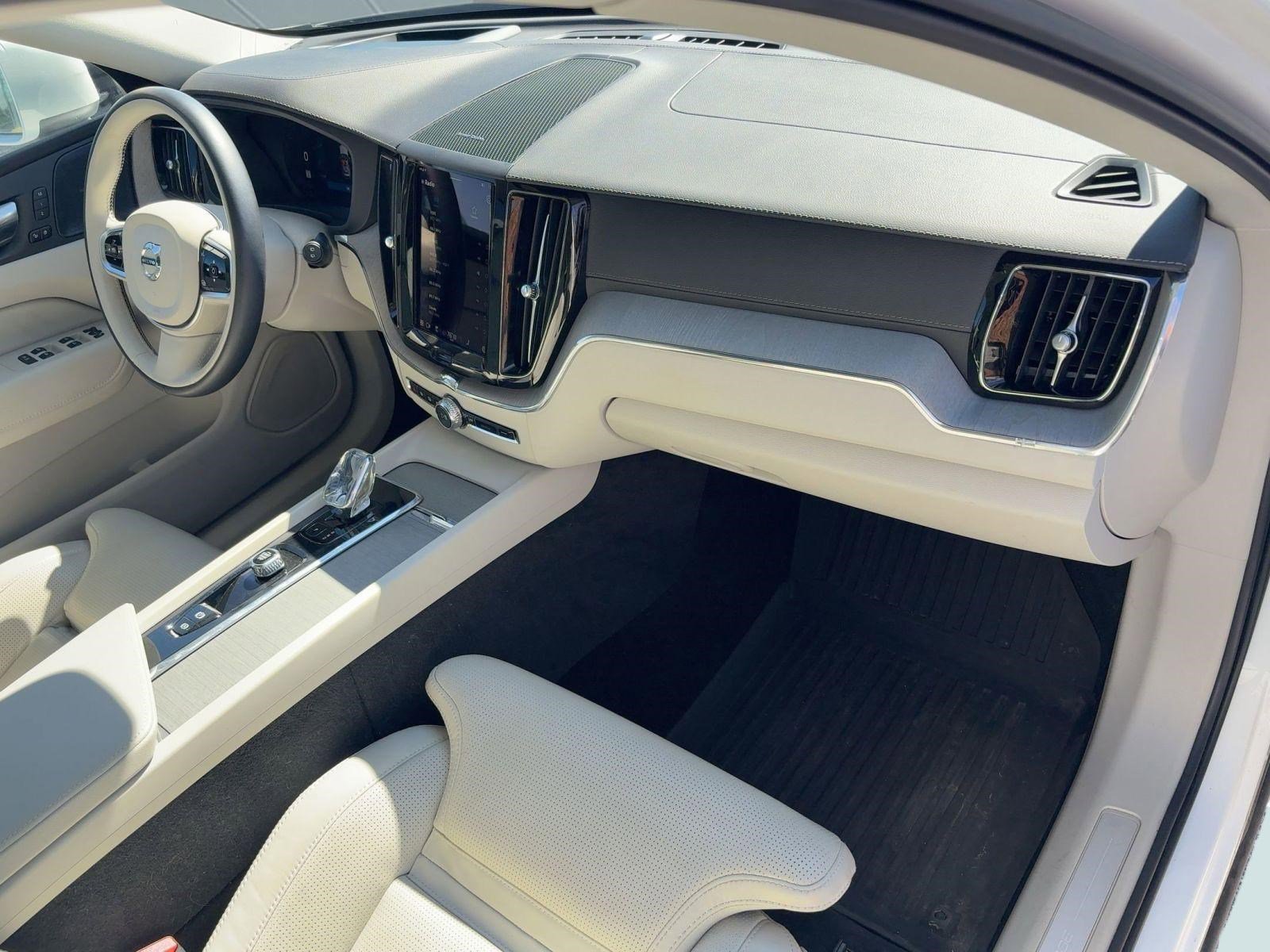 Certified 2023 Volvo XC60 T8 Ultimate w/ Climate Package image 6