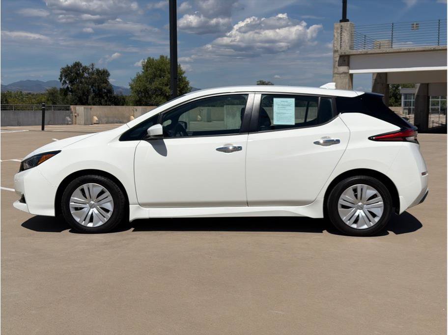 Used 2025 Nissan Leaf S FWD image 4